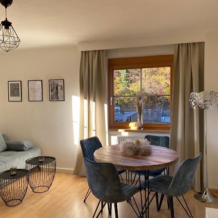Gemuetliche Wohnung Mit Gartenblick Innsbruck Bagian luar foto